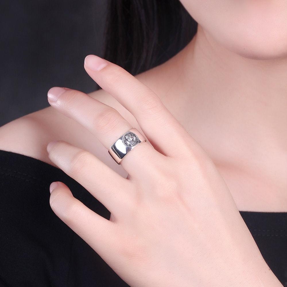 Queen Siegelring • 925 Sterling Silber Offener Ring • Breiter Verstellbarer RingVielringVielringQueen Siegelring • 925 Sterling Silber Offener Ring • Breiter Verstellbarer Ring